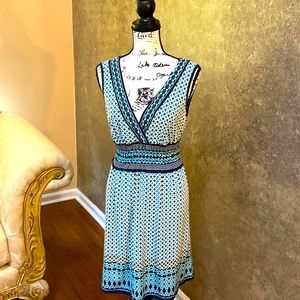 Fun summer dress with forgiving elastic waist by Max Studio size L.